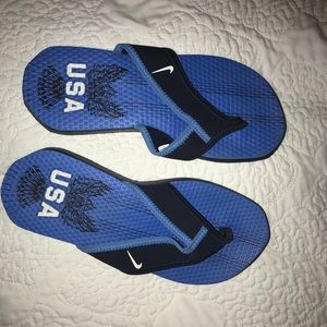 Women’s Nike thong sandals.  Never been worn!